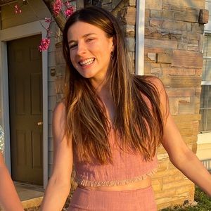 Meet your Posher, Caitlin